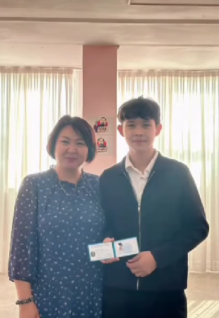 Мектеп президенті куәлігі табысталды